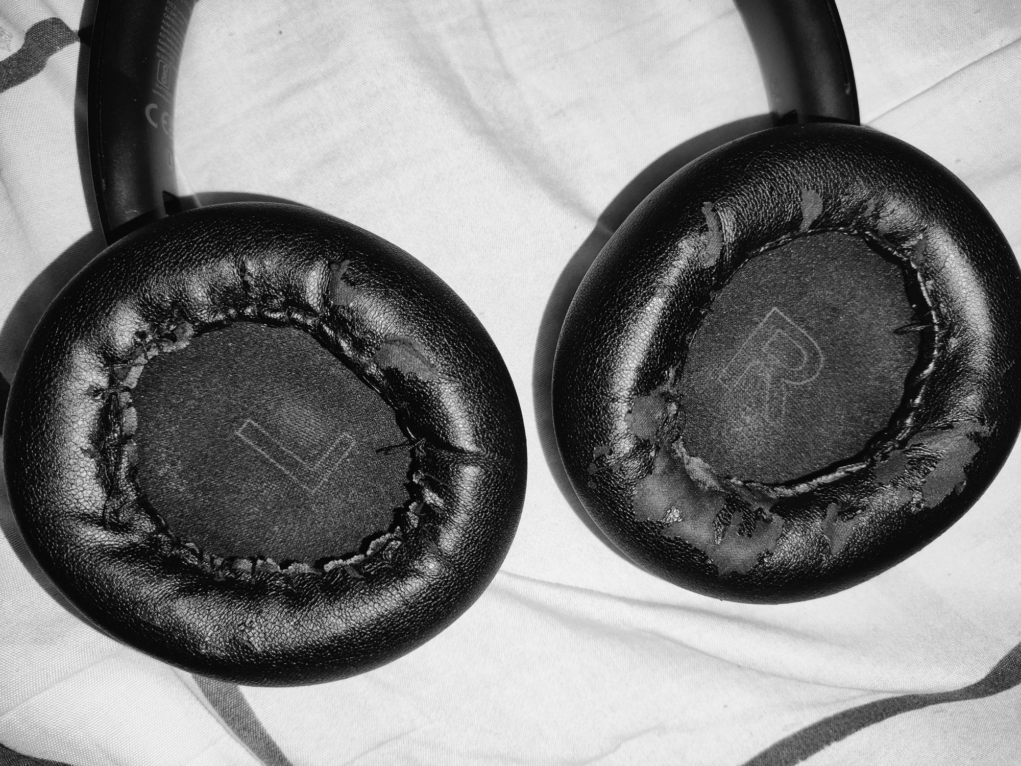 HOW TO FIX/REPAIR HEADPHONE SPONGES - WITHOUT BUYING NEW PADS
